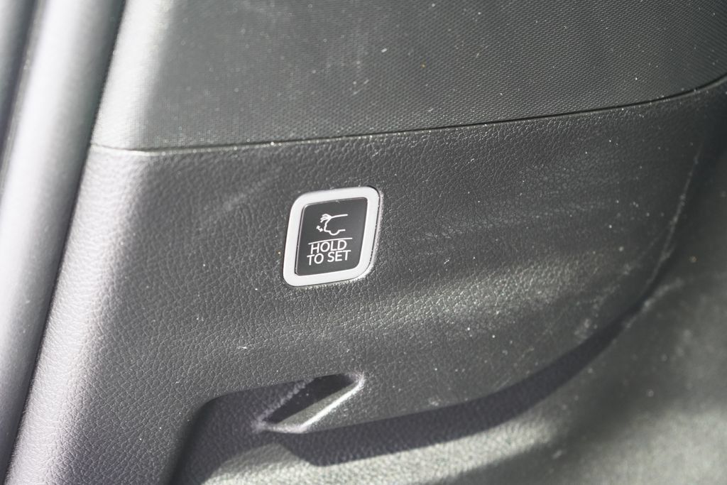 Used 2025 Jeep Grand Wagoneer L Series II Obsidian w/ Quick Order Packagew 28T AWD/4WD image 10
