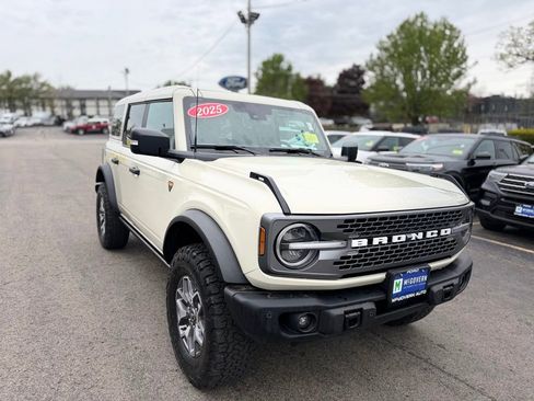 Used 2025 Ford Bronco Badlands AWD/4WD image 11
