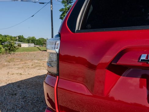 Used 2021 Toyota 4Runner SR5 AWD/4WD image 10