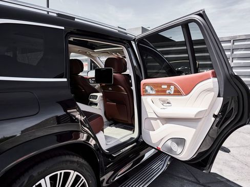 Used 2026 Mercedes-Benz Maybach GLS 600 4MATIC image 27