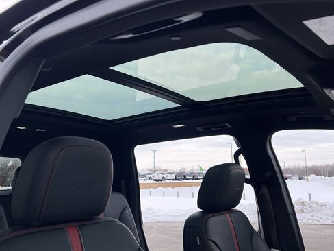 Used 2024 Chevrolet Traverse RS image 30