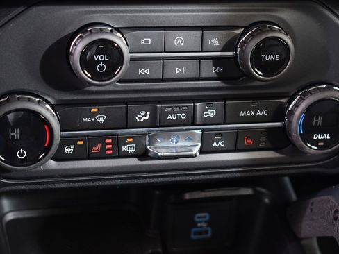 New 2025 Ford Bronco Badlands image 30