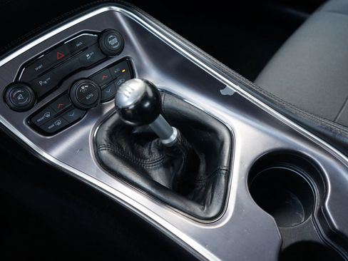 Used 2016 Dodge Challenger R/T w/ Driver Convenience Group image 33