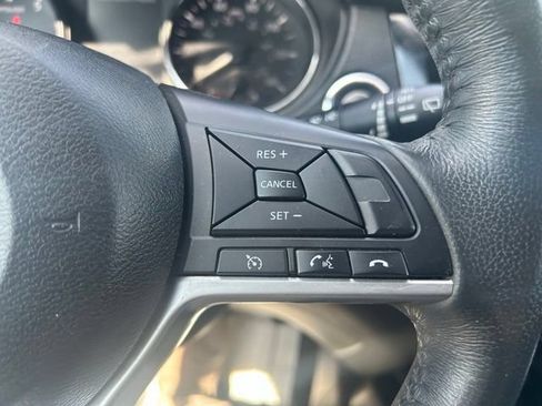 Used 2017 Nissan Rogue SV w/ SV Family Package FWD image 29