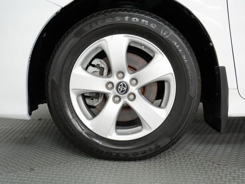 Used 2018 Toyota Sienna LE w/ Carpet Mat Package image 54