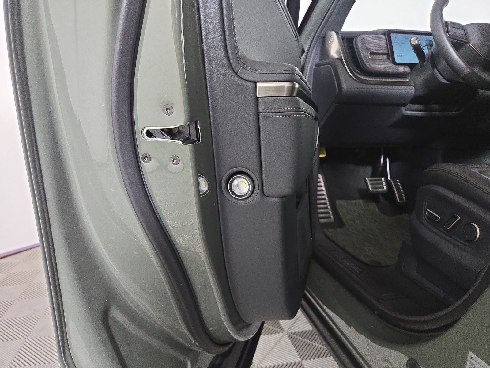 Used 2022 Rivian R1T Launch Edition AWD/4WD image 30