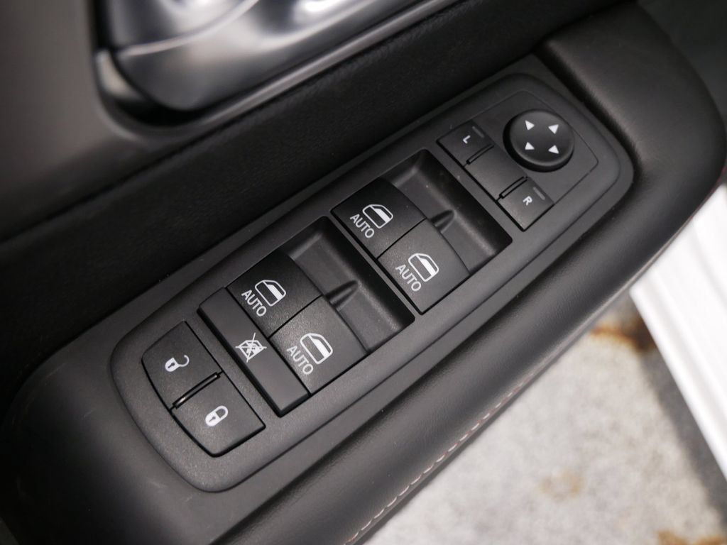 New 2027 Chrysler Pacifica Select AWD/4WD image 18