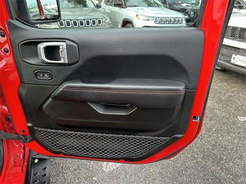 Certified 2018 Jeep Wrangler Unlimited Rubicon w/ Dual Top Group image 28