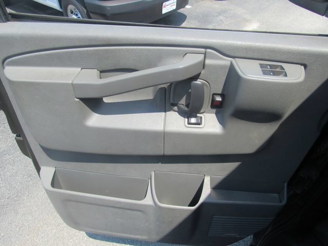 Used 2020 GMC Savana 2500 RWD image 9