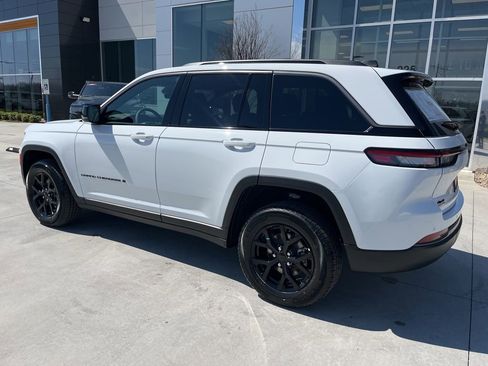 New 2026 Jeep Grand Cherokee Altitude image 18