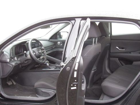 Used 2022 Hyundai Elantra SEL image 35