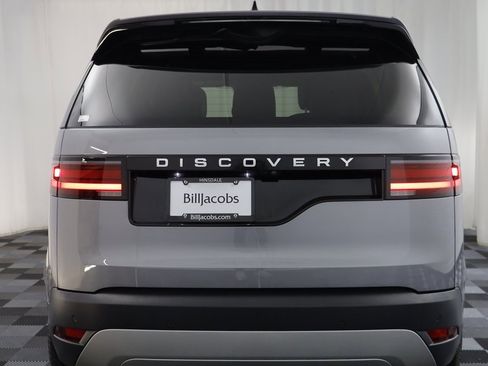 Used 2025 Land Rover Discovery S image 18