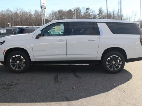 New 2026 Chevrolet Suburban LT w/ Comfort Package image 4