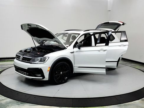 Used 2021 Volkswagen Tiguan SE R-Line FWD image 9