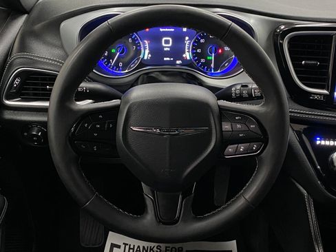 Used 2025 Chrysler Pacifica Limited FWD image 15