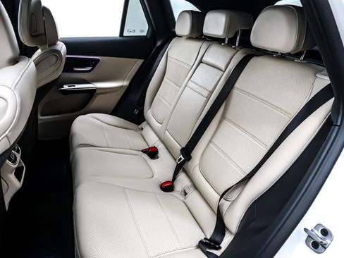 New 2026 Mercedes-Benz GLC 300 image 8