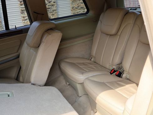 Used 2011 Mercedes-Benz GL 550 4MATIC image 21