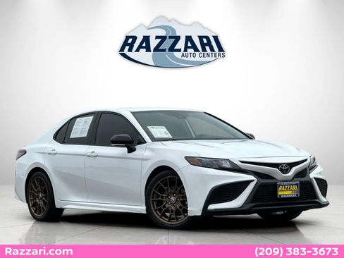 Used 2023 Toyota Camry SE image 1