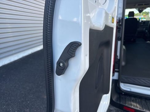 New 2025 Ford Transit 250 148 Medium Roof image 33