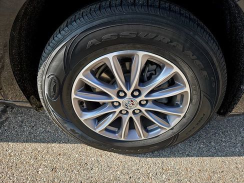 Used 2024 Buick Enclave Premium image 37