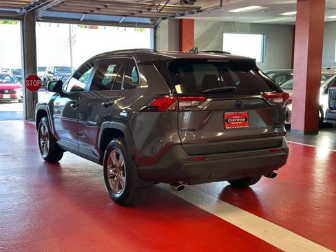 Certified 2022 Toyota RAV4 XLE w/ XLE Grade Weather Package AWD/4WD image 5