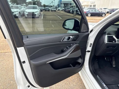 Certified 2025 BMW X5 xDrive40i w/ M Sport Package AWD/4WD image 12