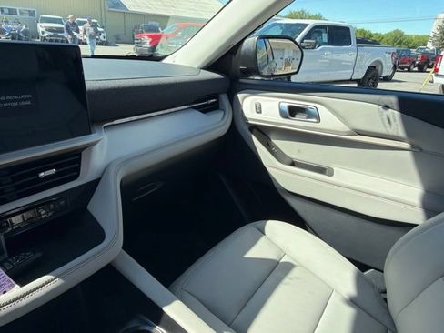 Used 2026 Ford Explorer Active w/ Active Comfort Package AWD/4WD image 30