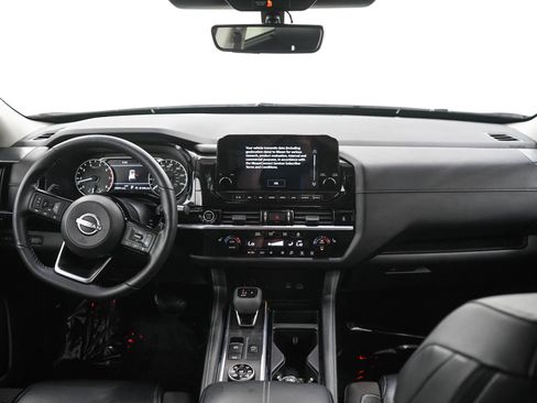 Used 2023 Nissan Pathfinder SL AWD/4WD image 14