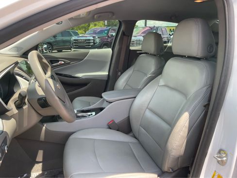 Used 2022 Chevrolet Malibu LT FWD image 12