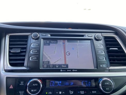 Used 2019 Toyota Highlander XLE image 40