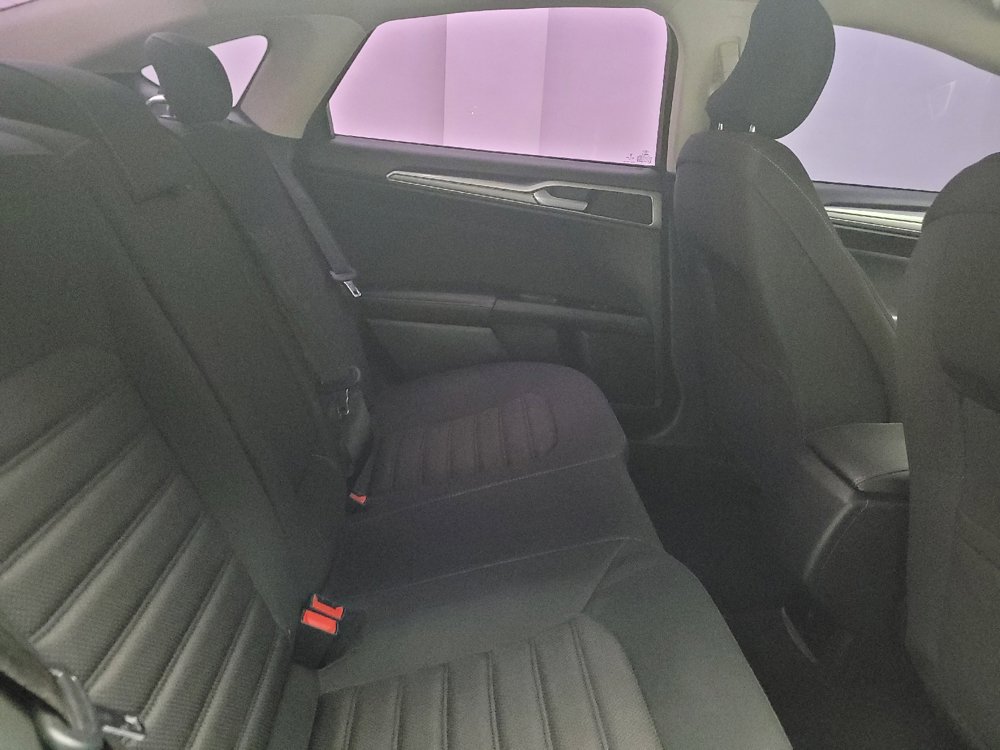 Used 2017 Ford Fusion SE FWD image 19
