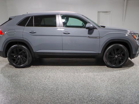 Used 2022 Volkswagen Atlas Cross Sport SE w/ Panoramic Sunroof Package image 6