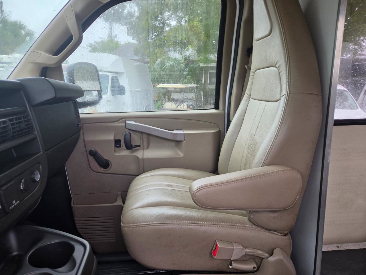 Used 2016 Chevrolet Express 3500 RWD image 7