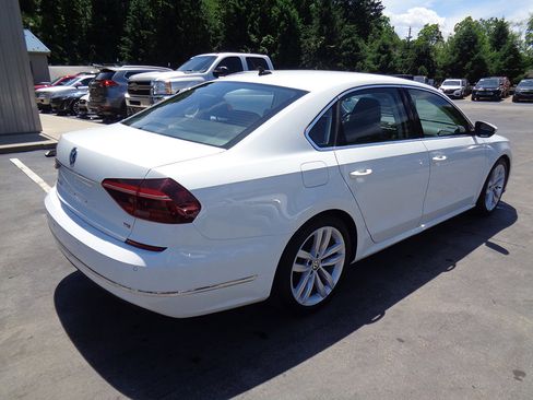 Used 2018 Volkswagen Passat 2.0T SE image 6