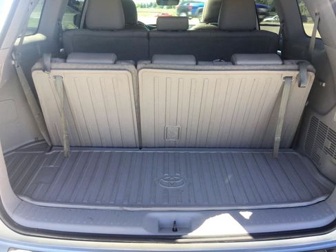 Used 2019 Toyota Highlander XLE AWD/4WD image 24