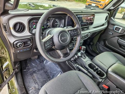 Used 2024 Jeep Wrangler Unlimited w/ Convenience Group AWD/4WD image 9
