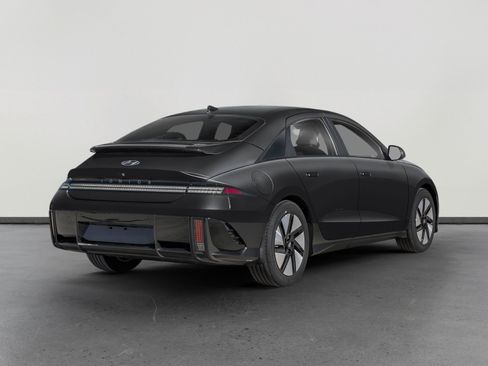 Used 2024 Hyundai Ioniq 6 SE RWD image 2