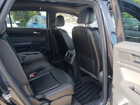 Used 2021 Volkswagen Atlas Cross Sport SE w/ Panoramic Sunroof Package FWD image 23