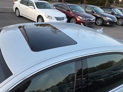 Used 2014 Mercedes-Benz E 350 4MATIC Sedan image 22