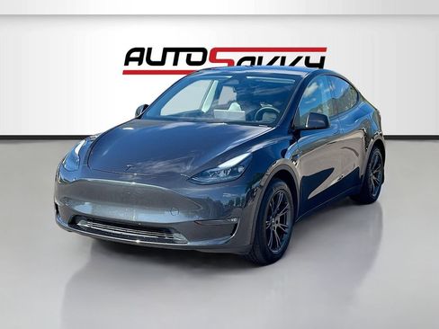 Used 2025 Tesla Model Y Long Range AWD/4WD image 3