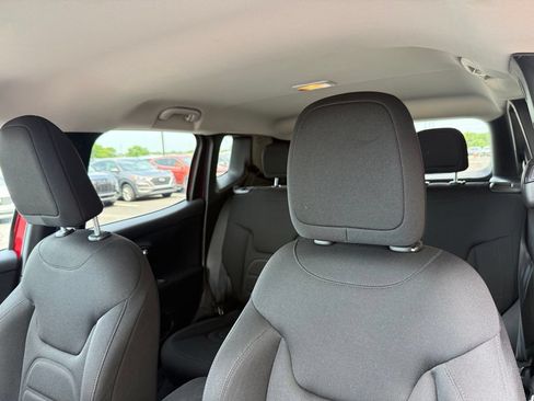 Used 2021 Jeep Renegade Latitude FWD image 22