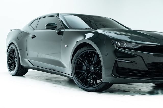 Used 2020 Chevrolet Camaro SS RWD image 3