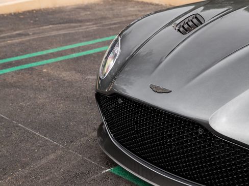 Used 2019 Aston Martin DBS Superleggera RWD image 8