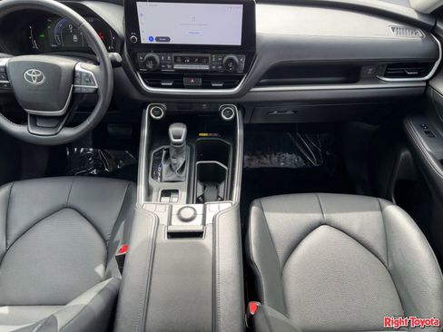 Certified 2025 Toyota Grand Highlander AWD Hybrid image 17
