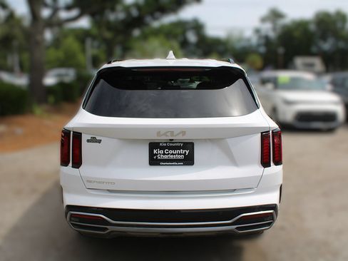 Certified 2023 Kia Sorento S FWD image 8