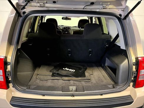 Used 2017 Jeep Patriot Latitude FWD image 35