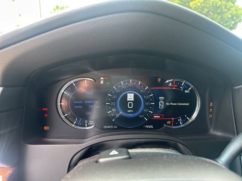 Used 2018 Cadillac Escalade ESV Premium Luxury image 36