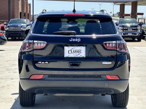 Used 2023 Jeep Compass Latitude image 5