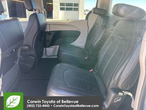 Used 2018 Chrysler Pacifica Touring-L w/ Tire & Wheel Group FWD image 25