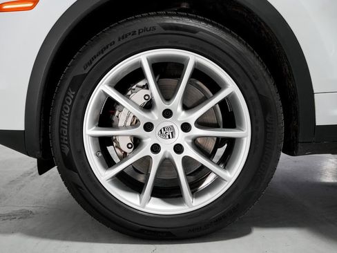 Used 2015 Porsche Cayenne S image 44